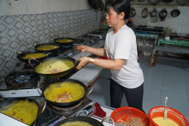 an giang cuisine, an giang tourism, crab porridge hot pot, fish noodles, hot pot sauce, long xuyen, pancakes, pureed broken rice, western cuisine, five delicious dishes for first-timers to long xuyen