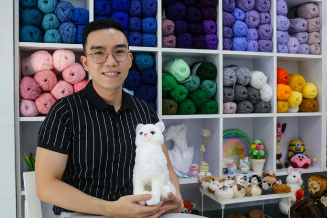 ho chi minh city, knitting, stable income, with pomp, 9x boys earn tens of millions of dong every month thanks to… pompom