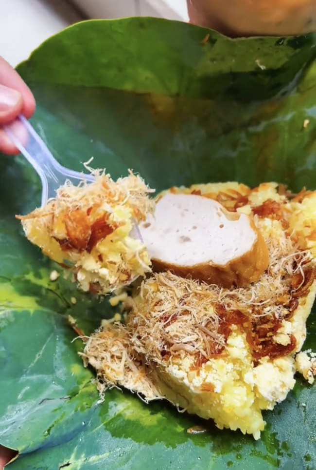 hanoi sticky rice, lotus leaf sticky rice, sticky rice, tan binh sticky rice nuggets, tp.hcm, ho chi minh city also has 3 equally delicious lotus leaf sticky rice for those who are afraid to queue.