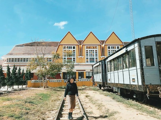 dalat railway station, ha noi station, hai phong station, hai van bac station, hue station, train station, turn on mode, train stations in vietnam are as beautiful as in the movies, some even become famous tourist destinations