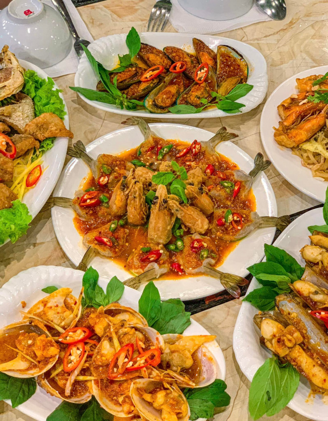 auspiciousness, thai cuisine, thai noodle soup, 4 street food shops of the golden temple in ho chi minh city for people who love thai food