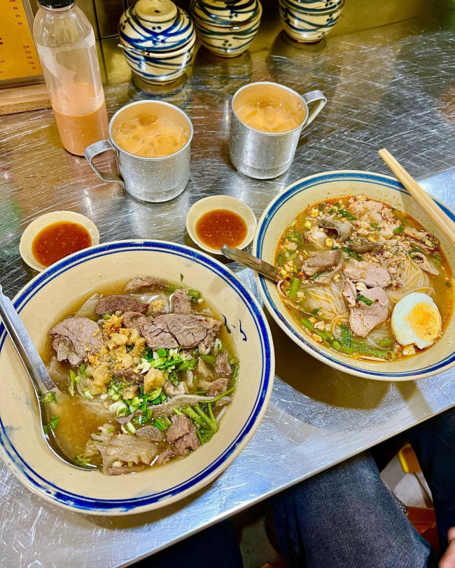 auspiciousness, thai cuisine, thai noodle soup, 4 street food shops of the golden temple in ho chi minh city for people who love thai food