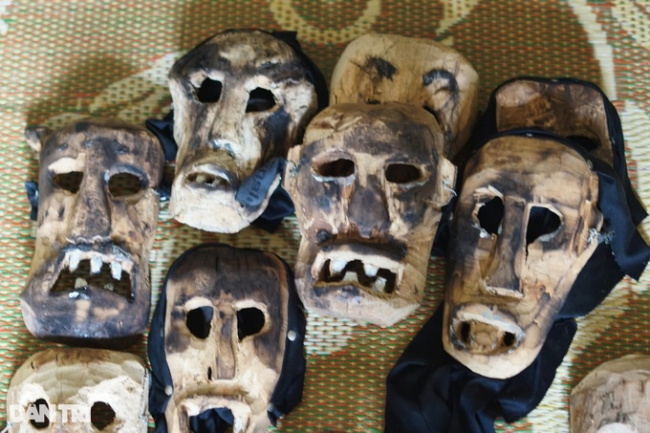 cultural identity, kon tum, mask, wooden mask, crafting “super weird” wooden masks for colorful festivals in the central highlands
