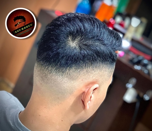 Tiệm cắt tóc nam Cao Bằng là một địa chỉ quen thuộc và uy tín trong khu vực. Với đội ngũ chuyên nghiệp và được đào tạo bài bản, bạn sẽ được trải nghiệm dịch vụ cắt tóc chất lượng và đáng tin cậy.