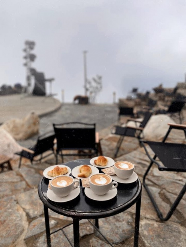 coffee cups, coffee shops, cold weather, social networks, terraces, sapa has 4 cafes covering the valley for you to sip water while enjoying the majestic nature
