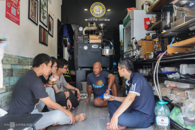 custom paid coffee shop, ho chi minh city, ho chi minh city tourism, saigon coffee, saigon cuisine, the coffee, coffee shop district 3, has no price, customers pay for themselves depending on their feelings