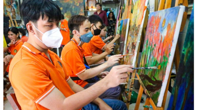 ho chi minh city, learn to draw, literary painter, people with disabilities, drawing class without sound in ho chi minh city