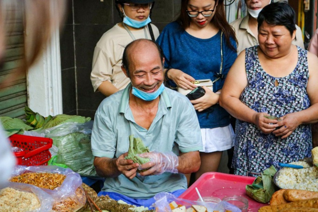 ho chi minh city, livelihood, sold out, lotus leaf sticky rice is the most in ho chi minh city, it’s hard to buy with money