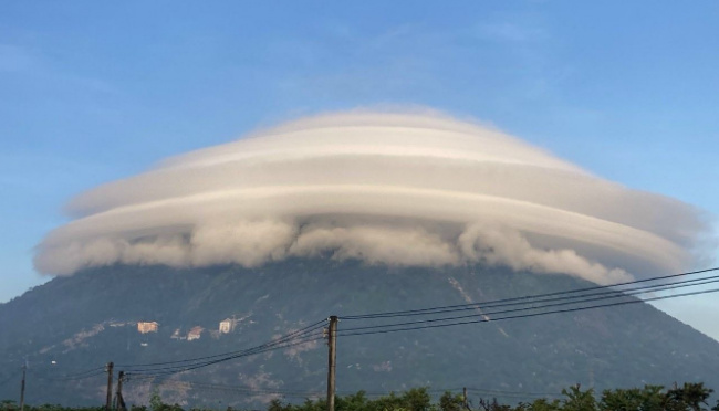 amazing phenomenon, cloud disk, mrs. black mountain, the amazing phenomenon of the ‘cloud disk’ on the top of ba den mountain