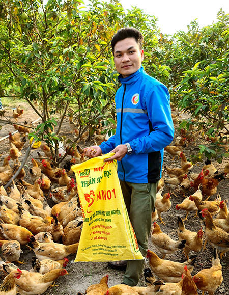 career youth, get rich from farming, nguyen van nhi, start-up chicken farming, starting a business, style of life, the farmer was twice ‘broken by heaven’