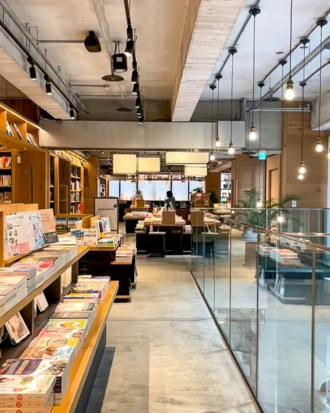 cuối tuần đi đọc sách tại tsutaya bookstore – tiệm sách kết hợp cafe theo phong cách nhật bản ở đài trung