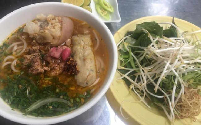 bún bò, bún bò huế, quán bún bò, tân bình, quận tân bình, địa chỉ quán bún bò, địa chỉ ăn bún bò, ăn bún bò tân bình, top 17 quán bún bò ngon tại quận tân bình, đáng để thưởng thức