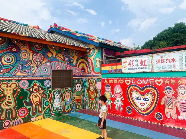 làng cầu vồng 彩虹眷村 – tác phẩm nghệ thuật kỳ diệu của thành phố đài trung