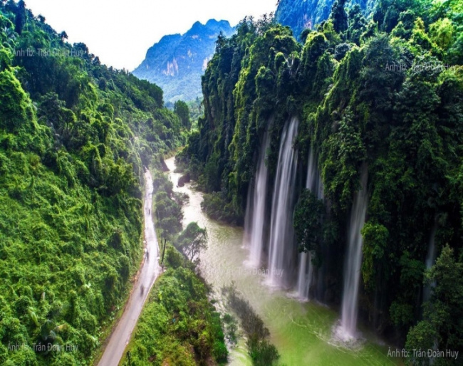 archeology, city center, contemplation of beauty, culinary experience, ruins, waterfalls, the ‘fairy scene’ at the foot of mua roi (rainfall) waterfall captivates visitors when coming to thai nguyen
