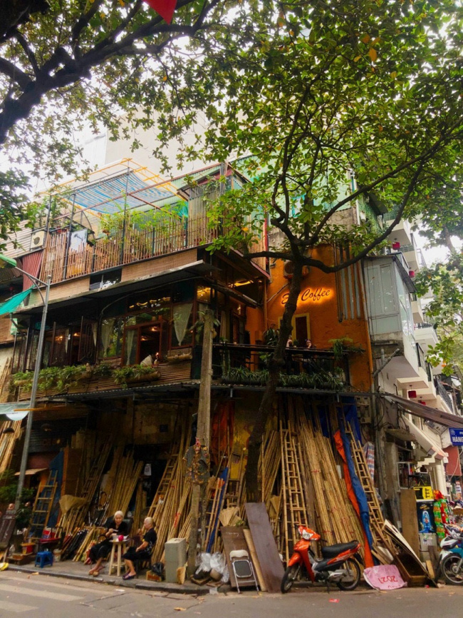coffee cup, coffee shop, cold winter, date, hanoi winter, hoan kiem lake, living space, love to read, luxury living, 4 super nice cafes to live slowly when hanoi’s winter comes: cozy, peaceful space, very suitable for watching the city on cold days