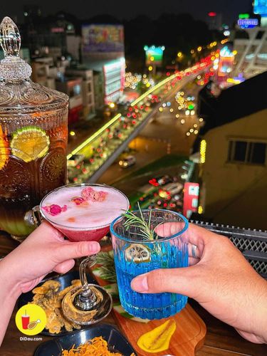 một chiếc rooftop bar chuyên cocktail độc lạ có 1-0-2 dân chill nhất định phải biết