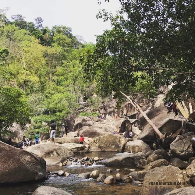 thác bà bình thuận – “nét đẹp dịu dàng” giữa núi rừng hùng vĩ