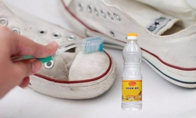 cách làm sạch đế giày màu trắng