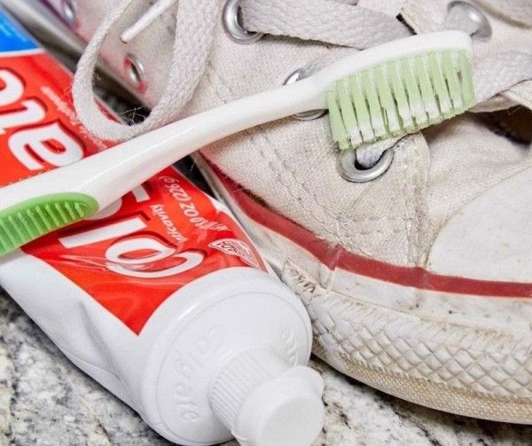 cách giặt giày converse trắng hiệu quả tại nhà không phải ai cũng biết