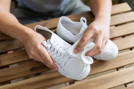 cách vệ sinh 5 loại giày ngay tại nhà nhanh chóng và dễ dàng