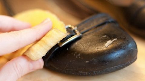 6 mẹo vệ sinh giày da sạch bóng dễ làm mà hiệu quả