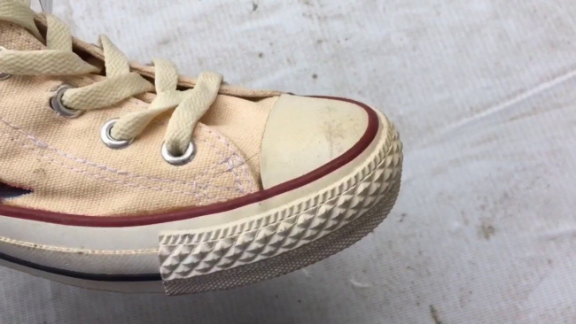 hướng dẫn cách giặt giày converse trắng không bị ố vàng