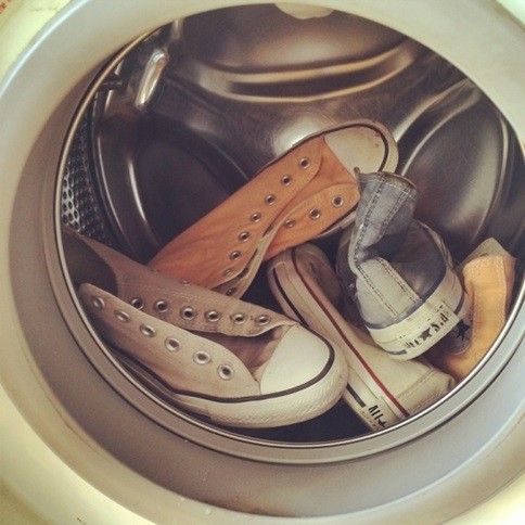 làm thế nào để vệ sinh giày bằng máy giặt?
