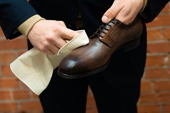 chăm sóc giày da với 6 bước đơn giản