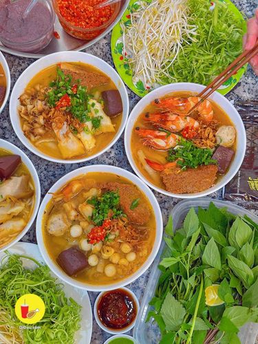 Một trong những quán bánh canh ốc đông nhất ở VŨNG TÀU - thu hút không chỉ khách du lịch mà còn là quán guột của dân Vũng Tàu