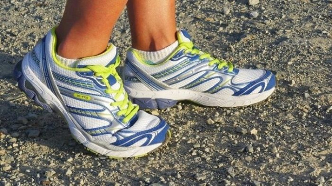 tại sao phải có sự khác nhau giữa giày chạy bộ và giày đi bộ?