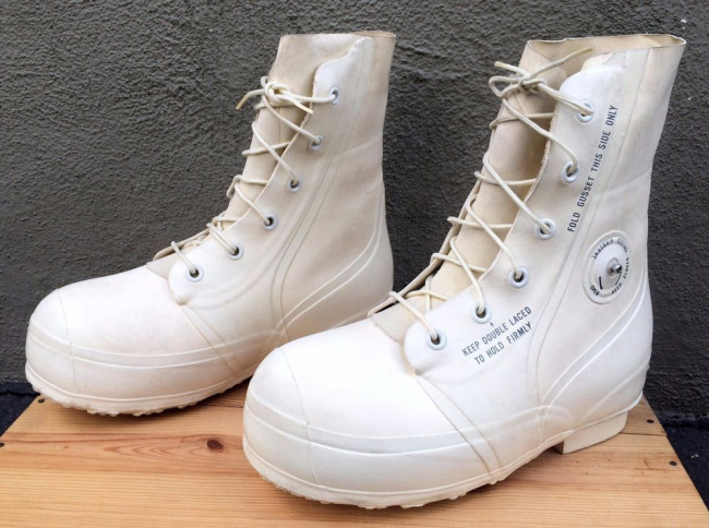 bunny boots - đôi boots đi từ chiến trường lên sàn diễn thời trang