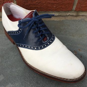 cách làm sạch giày trắng: hướng dẫn từng bước