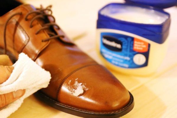 cách phục hồi giày da bị bong tróc trở lại như mới ngay tại nhà
