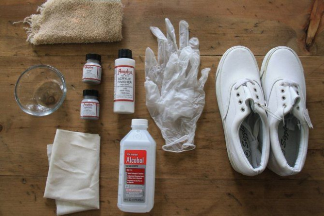 nguyên nhân giày vải bị ố và xử lý bằng cách nhuộm thân giày