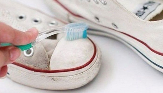 cách giặt giày bằng máy giặt không bị hư form