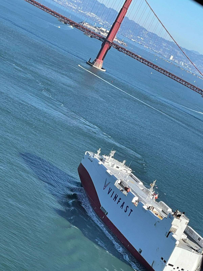 con tàu chở 999 xe vinfast vf8 đã cập cảng california (mỹ)