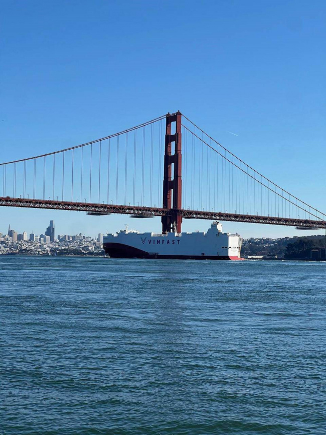 con tàu chở 999 xe vinfast vf8 đã cập cảng california (mỹ)