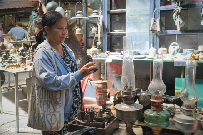 antique market, recall, saigon past and present, style of life, antique market in the heart of saigon