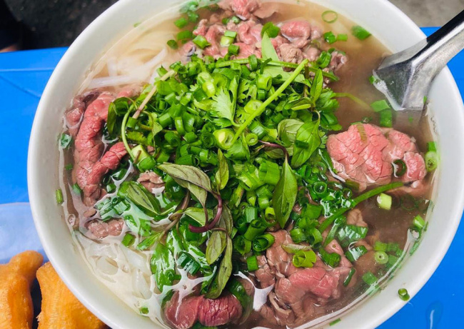 beef noodle soup, fried worms, high floor, milk ice coffe, vietnamese cuisine, 10 vietnamese dishes praised by foreign newspapers in 2022