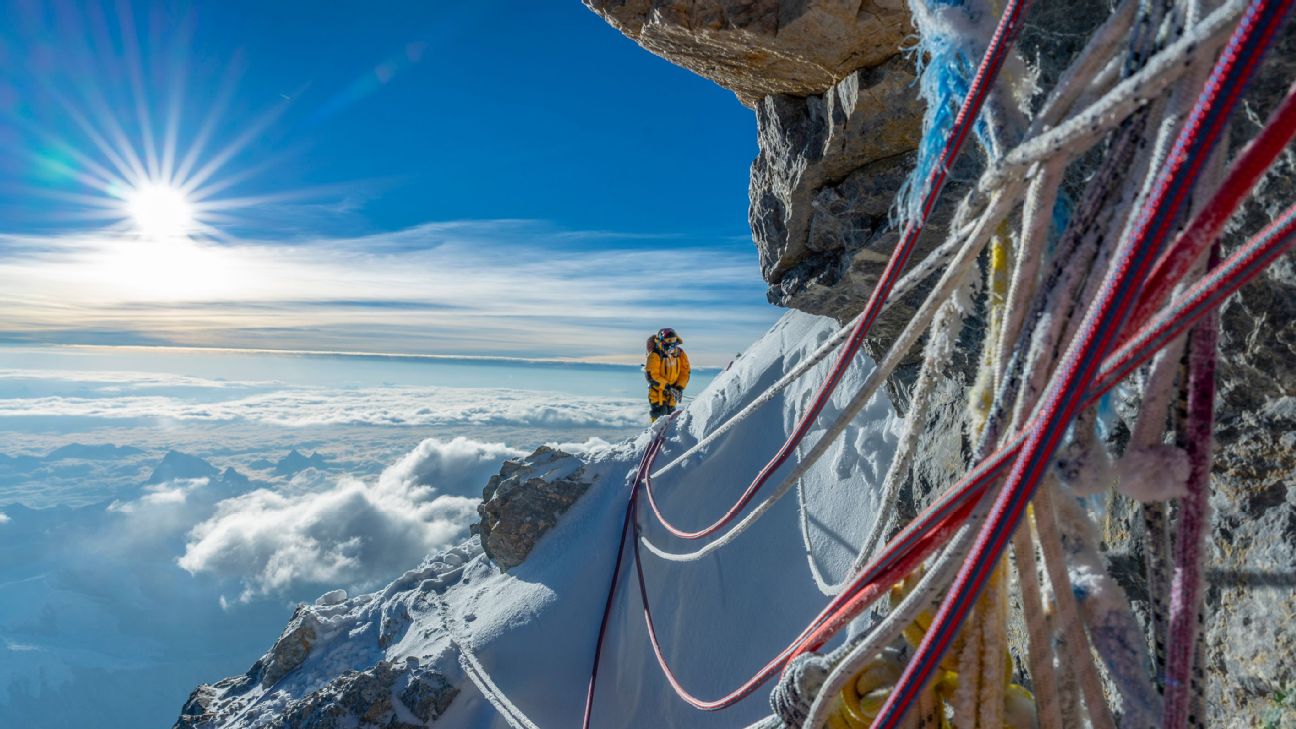 chinh phục đỉnh trời everest ở độ cao 8.848m là hành trình như thế nào?