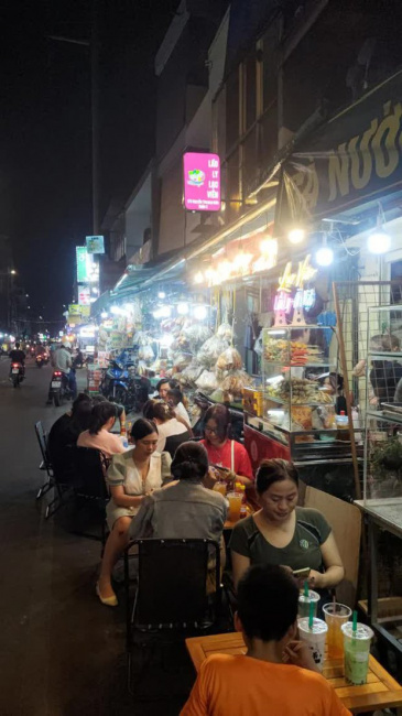 food street, nguyen dinh chieu, nguyen thuong hien, tourist place, walking street, what’s in the brand new food street in the center of ho chi minh city that makes young people come and go?