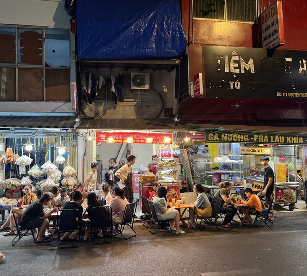 food street, nguyen dinh chieu, nguyen thuong hien, tourist place, walking street, what’s in the brand new food street in the center of ho chi minh city that makes young people come and go?