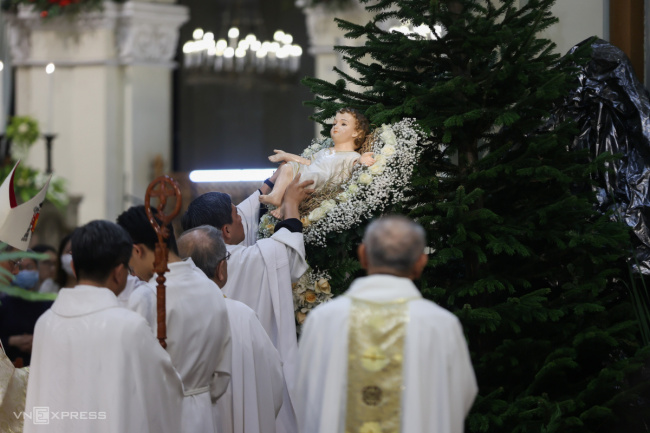 catholic, culture, hcmc, history, ho chi minh city, noel - christmas 2021, christmas mass at notre dame cathedral