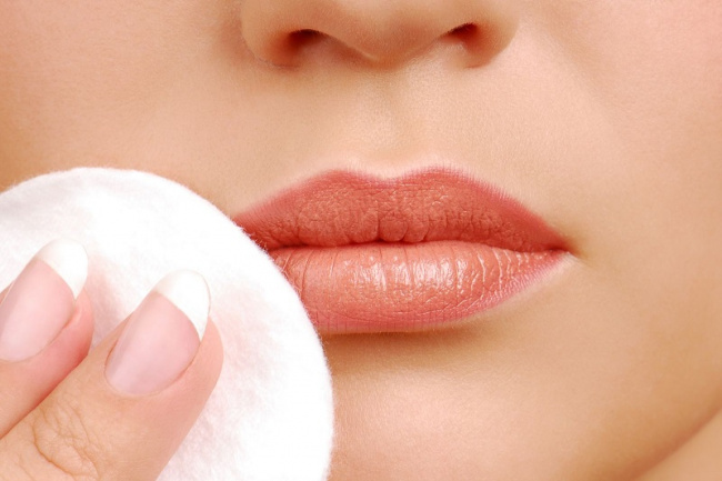 làm đẹp, có nên bôi vaseline sau khi xăm môi? bôi như thế nào đúng cách?