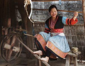 làng nghề dệt lanh lùng tám – sắc màu văn hóa bản mông ở hà giang