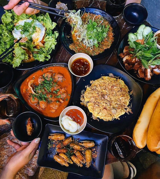1 ngày khám phá văn hoá ẩm thực huế qua chuyến food tour “ngon – bổ – rẻ”