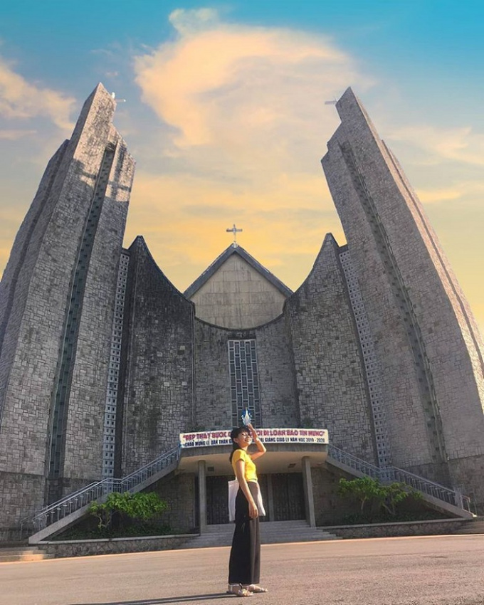 nhà thờ phủ cam – thiên đường sống ảo đẹp tựa trời âu giữa lòng cố đô