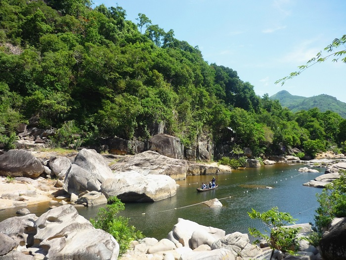 Du lịch Hầm Hô – Điểm đến hoang sơ đầy mê hoặc của Bình Định
