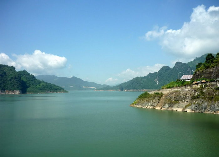 Du lịch hồ Thác Bà – một trong những hồ nước nhân tạo lớn nhất Việt Nam