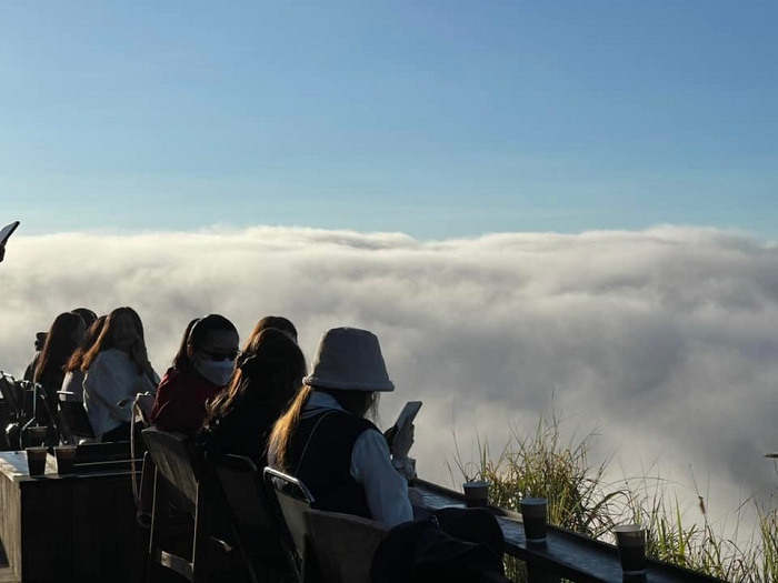 quán cà phê săn mây ở việt nam, quán cà phê săn mây ở việt nam view tuyệt đẹp, với tay một cái đã chạm đến mây trời 
